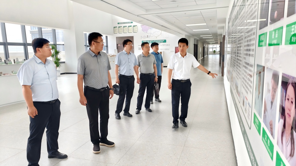 隋国武带队到黄河三角洲盐碱地农业研究院调研